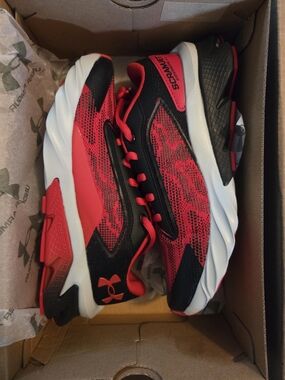 Under Armour Charged Scramjet 4 Black Red Youth Running Shoes Size 4.5Y NIB